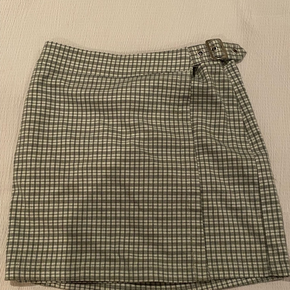 Girls plaid green skirt size S.Worn a few times great condition.Brand:full tilt